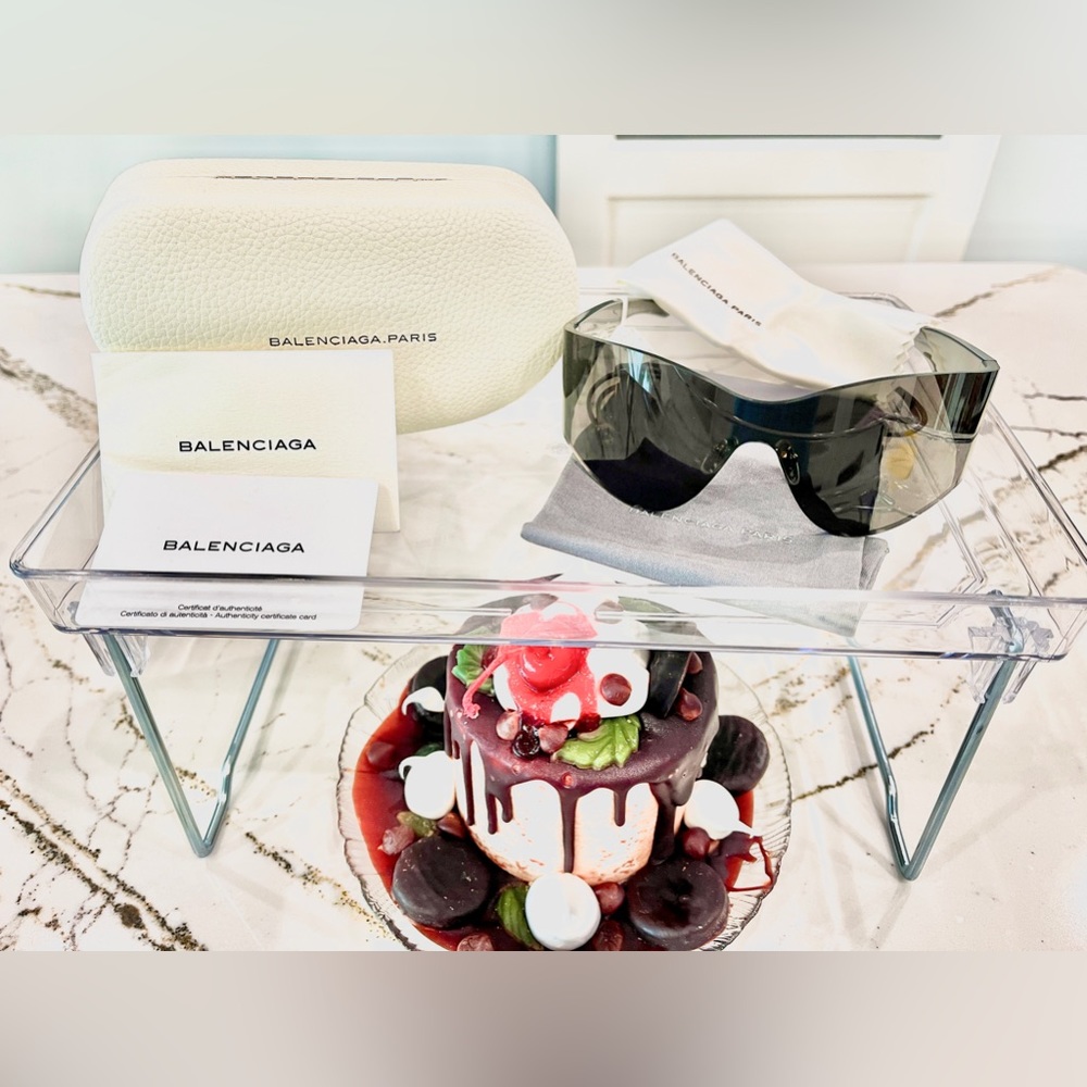 Balenciaga New Sunglasses COA, case, bag, cloth - Picture 13 of 14